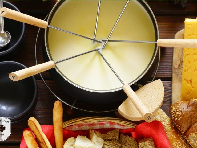 https://www.fcrichemond.ch/wp-content/uploads/2019/10/richemond-fondue-1-640x480.jpg